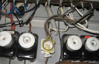 Вътрешна повреда предизвика пожар в централното табло на СУ “Иван Вазов“ в Мездра