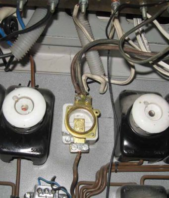 Вътрешна повреда предизвика пожар в централното табло на СУ “Иван Вазов“ в Мездра