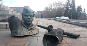 На бунището на историята